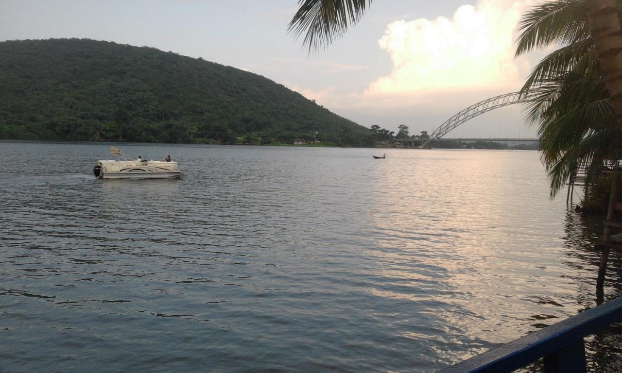 Hôtel Aylos Bay à Akosombo Extérieur photo